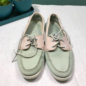 Sperry non-slip boat shoes